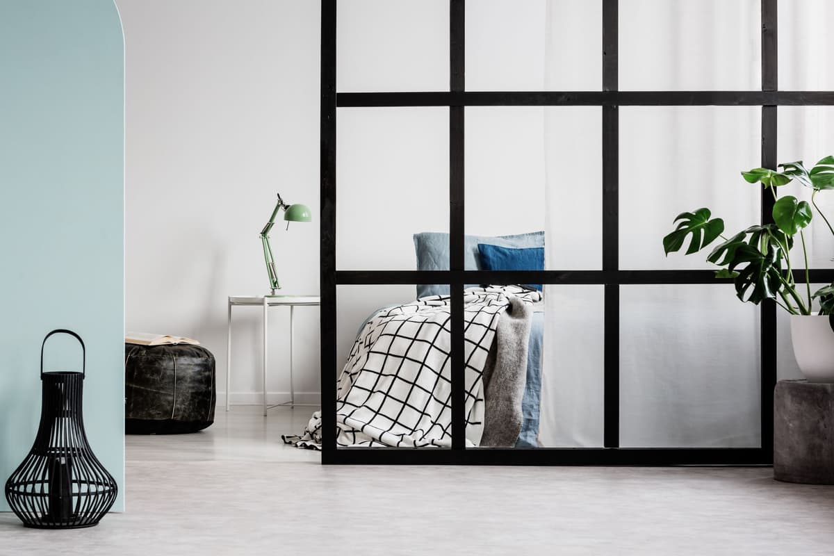 Menuiserie intérieure Rennes - Portes sur-mesure et normes PMR par G2B